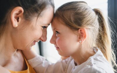 Jak nauczyć dziecko mądrze reagować na czyjąś krzywdę?